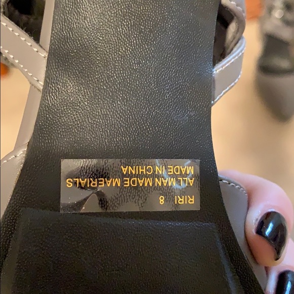 Grey heels - Picture 3 of 4